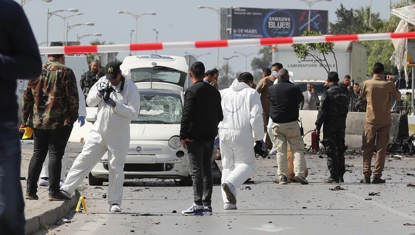 Pięciu policjantów rannych w ataku na ambasadę USA w Tunezji